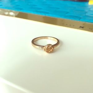 Small gold rose ring